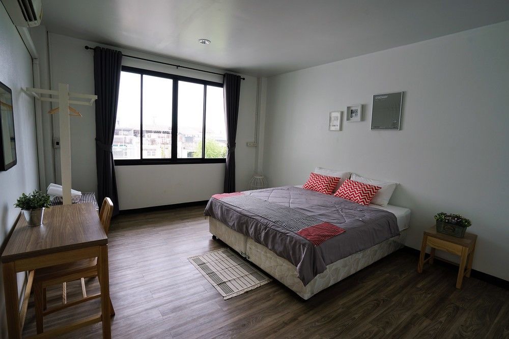 T Hostel @ Rama4 Bangkok Extérieur photo